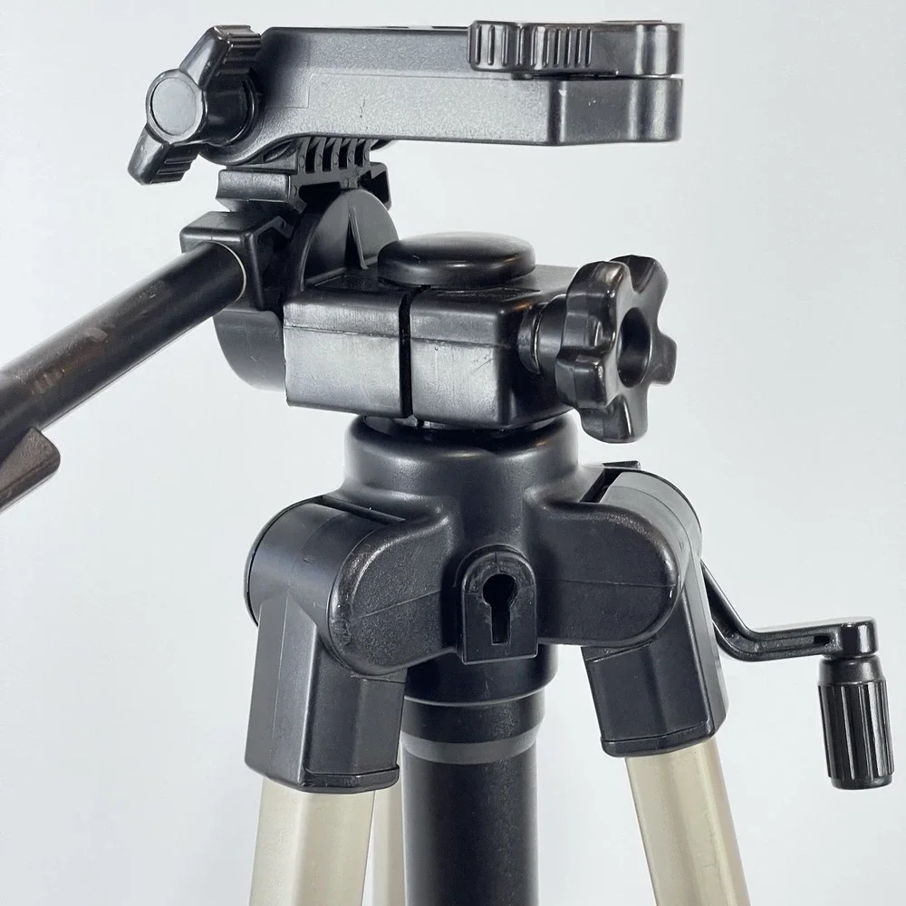 Velbon Videomate 400 Aluminum Adjustable Camara Tripod Ext. 5 Feet  With Panhead